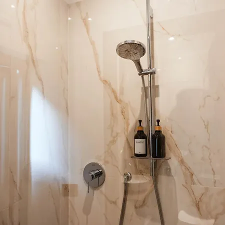 Scarlet's Apartamento Como